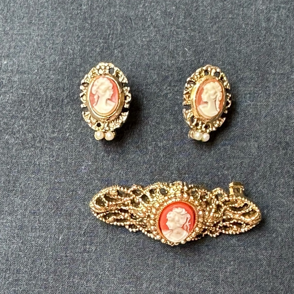 Mini Cameo Vintage Brooch & Earring Set